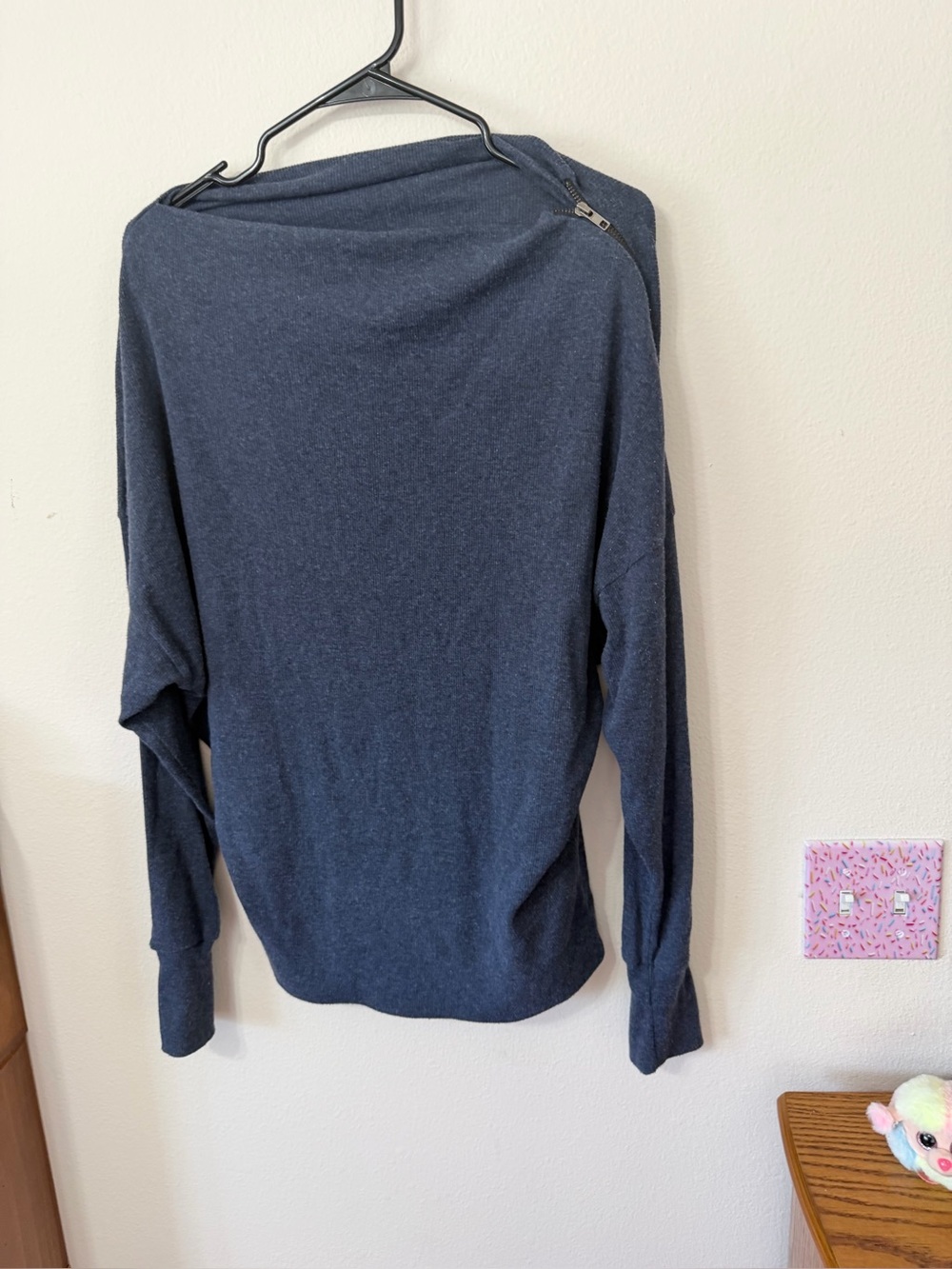 Side zipper Boat neck sweater size Large